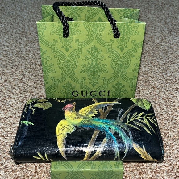 Gucci Tropical Bird continental wallet tropical bird scene 7.5 x 4.25 x 1  EUC - Picture 3 of 14
